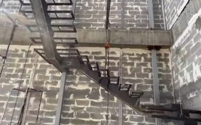 سازنده تخصصی و راهنمای انتخاب و اجرای پله‌های فلزی مدرن: از طراحی تا نصب بدون نقص