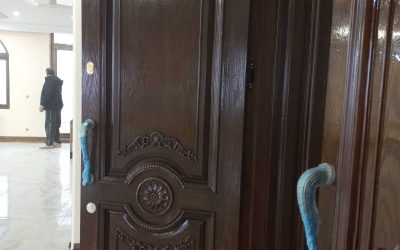 خرید و سفارش درب ورودی چوبی ساختمان؛ راهنمای انتخاب + نکات اجرایی