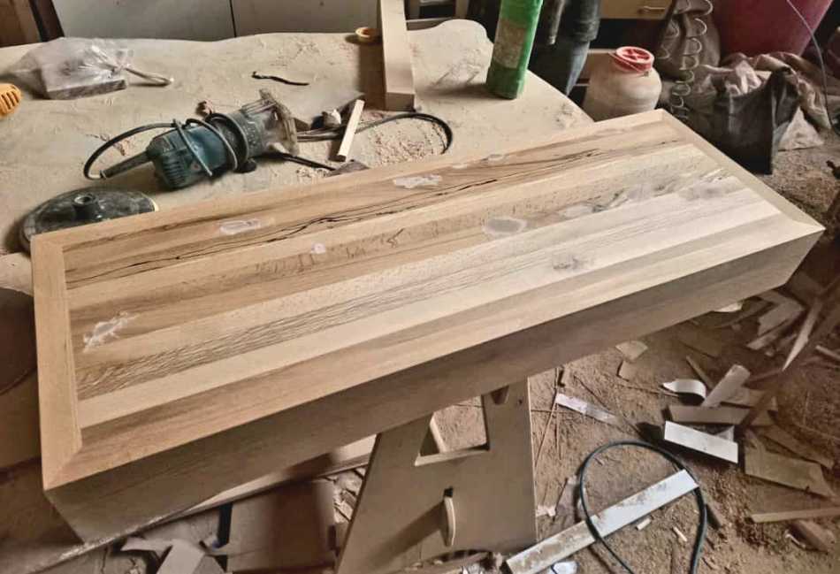 اجرای پله معلق چوب و فلز با کف پله تمام چوب راش گرجستان در پاسداران تهران