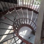 پله مارپیچ فلزی