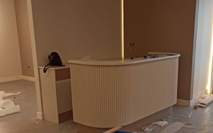 فروش مبلمان و دکوراسیون کارکرده لاکچری | بوفه بار خارجی و میز کانتر لابی کلاسیک