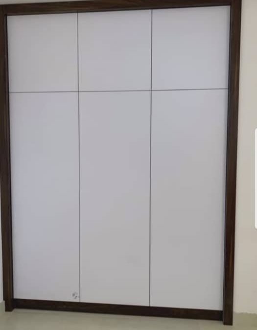 طراحی و ساخت کمد دیواری و کابینت مدرن: تلفیق زیبایی و عملکردگرایی