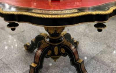 معرق‌کاری فلز و چوب در میزهای سرو غذا و نوشیدنی فرانسوی | بولکاری و طراحی هنری دست‌ساز