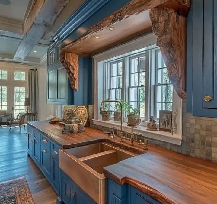 طراحی کابینت مدرن با چوب طبیعی و رنگ آبی