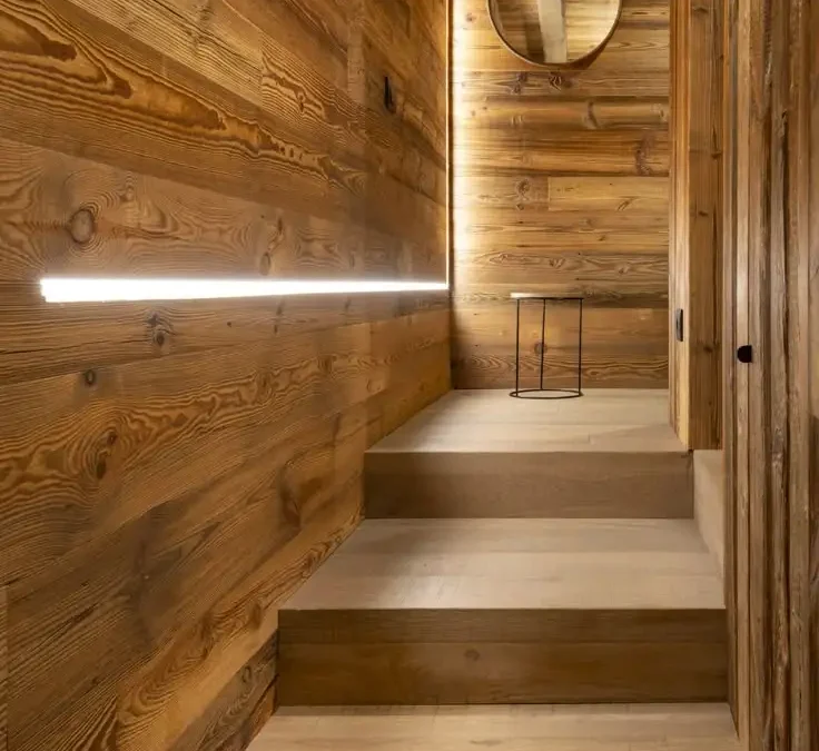 پله محور وسط چوب کاج روسی سندبلاست | طراحی و اجرای سبک روستیک 2025