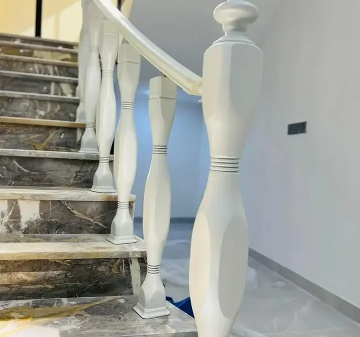 نرده پله پلیمری PVC و چوبی با کیفیت عالی برای صادرات| قیمت ۱۵ آذر ۱۴۰۴