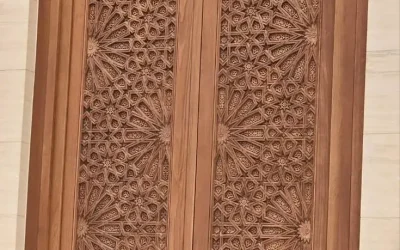 اجرای گره چینی با دستگاه سی ان سی درب چوبی