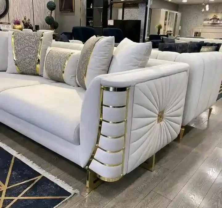 مبل با طراحی مدرن، اسکلت چوب چندلایه استاندارد و رویه مقاوم