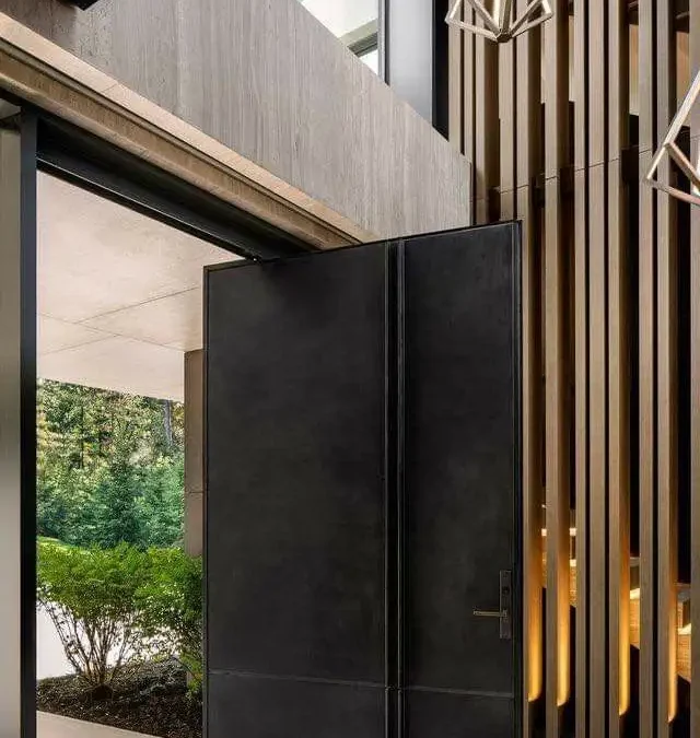 درب فلزی با لولا پیوت و پاشنه گرد مدرن