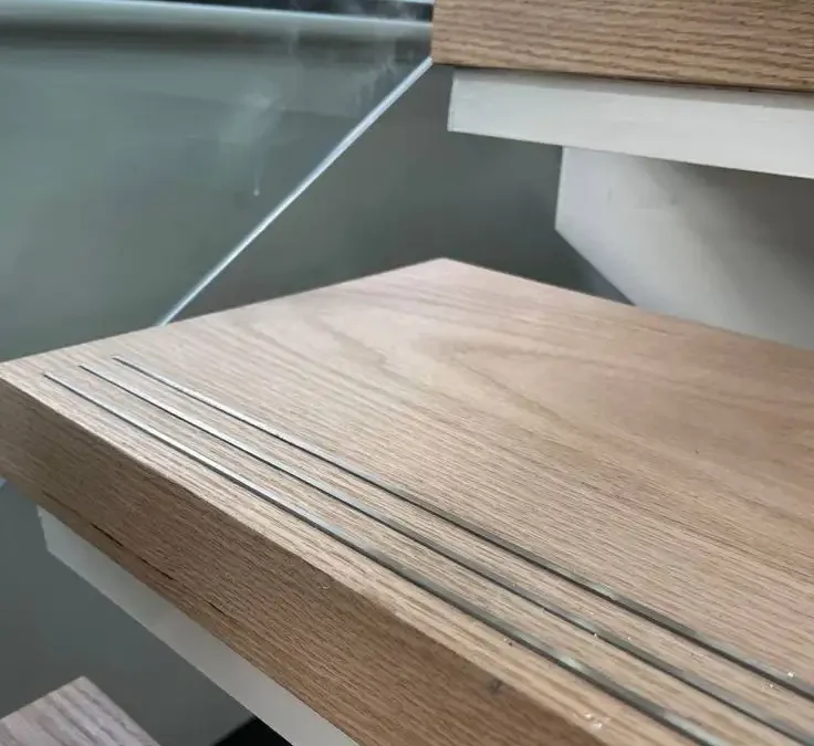 چوب بلوط آمریکایی برای کفپوش پله، درب ورودی و دکوراسیون منزل