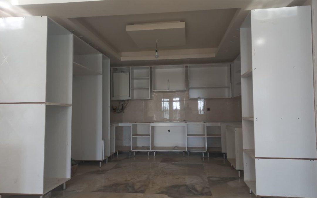 “تعمیرات تخصصی کابینت و درب چوبی | نجاری و بازسازی با رعایت استانداردهای ملی – فن و هنر”